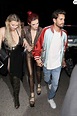 Scott Disick et Bella Thorne, main dans la main, sortent du club 1 OAK ...