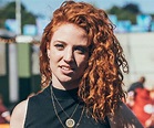 Jess Glynne Biography - Facts, Childhood, Family Life & Achievements