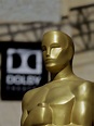 Premios Oscar: La estatuilla de los Oscar: 3,6 kilos de bronce bañado ...