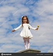 Kleines Mädchen in den Wolken - Stockfotografie: lizenzfreie Fotos ...
