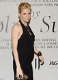 Sienna Miller shows off her pregnancy shape in flowing black gown ...