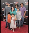 Robert Rodriguez en famille lors de l'avant-première du film Spy Kids 4 ...