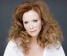 Lauren Holly Biography - Facts, Childhood, Family Life & Achievements