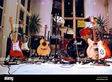 Folk-Rock-Band-Instrumente auf der Bühne Stockfotografie - Alamy