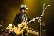 Watch Mike Campbell play ‘Swampy’ ‘Stop Draggin’ My Heart Around ...