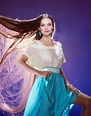 40 Glamorous Photos of Crystal Gayle in the 1970s and ’80s | Vintage ...
