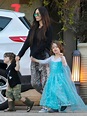 Megan Fox viste a su hijo Noah de princesa