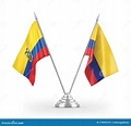 Banderas De Mesa De Colombia Y Ecuador Aisladas En Representación 3D En ...