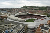 Antiguo estadio de San Mamés, "La Catedral", Bilbao. | Estádios, Países ...