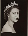 Elizabeth Ii Young Portrait / Queen Elizabeth Turns 92! See 15 Vintage ...