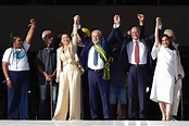 Na cerimônia de posse, Lu Alckmin usa look branco com estilo capa ...