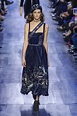 Vestido de terciopelo azul noche de Dior | Yodona/moda | EL MUNDO