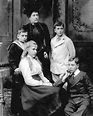 Princess Beatrice and her children | Grand Ladies | gogm