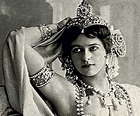 Mata Hari Biography - Childhood, Life Achievements & Timeline