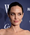 Angelina Jolie com'era e com'è oggi: magrissima sul red carpet - Condé ...