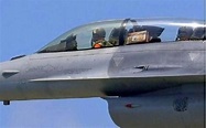 台飛行員用F-16戰機運麻糬 網友：這是為軍迷送福利 - 每日頭條
