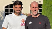 Zinedine Zidane posa por primera vez junto a su nieta Sia - Divinity