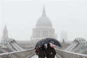 Snow in London: Delighted Londoners revel in largest snowfall in UK ...