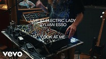 Sylvan Esso - Look At Me (Live At Electric Lady) - YouTube