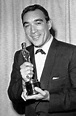 1956 Anthony Quinn with Best supporting actor Oscar for "Lust for Life ...