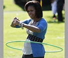 Michelle Obama demuestra sus habilidades bailando el hula hoop y ...