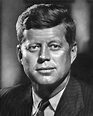 JOHN F. KENNEDY - 35TH PRESIDENT OF THE UNITED STATES - 8X10 PHOTO (AA-541)