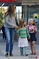 Sarah Jessica Parker con sus hijas Loretta y Thabita camino del colegio ...