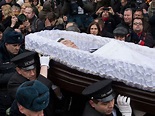 Boris Nemtsov's funeral: Thousands of mourners gather in Moscow to view ...