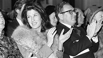Nancy Maginnes, chi è la moglie di Henry Kissinger morto a 100 anni
