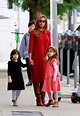Photo : Exclusif - Eva Mendes fait du shopping avec ses filles ...