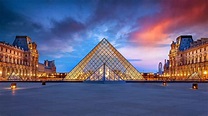 Museo del Louvre, es tan majestuoso que para verlo necesitarías caminar ...