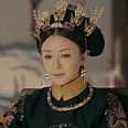 Empress Xiaoxianchun (Qin Lan) looks elegant and gorgeous with pearl ...