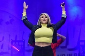 Beatrice Egli: Sexy Busenblitzer-Bild aufgetaucht! Enges Shirt zeigt ...