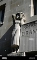 La escultura encima de la entrada a la Real Academia de Arte Dramático ...