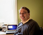 Linus Torvalds Biography - Childhood, Life Achievements & Timeline