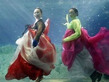韓國水中時尚秀 : 穿著韓服在水裡轉圈圈@0@ | 宅宅新聞
