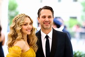 Amanda Seyfried: Thomas Sadoski Lost Job for Supporting Jessica Walter ...