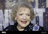 Betty White arrives on the red carpet at the SNL 40th Anniversary ...