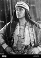 Rudolph Valentino in "Der Sohn des Scheichs", 1926 Stockfotografie - Alamy