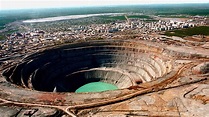 How a city lives with HUGE hole in the ground (PHOTOS) - Russia Beyond