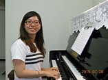 25歲的她,下課時說:老師:還好有來報名上課,原來彈 鋼琴可以這麼快樂.