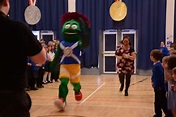 CLYDE THE GLASGOW 2014 MASCOT VISITS ST ANDREWS PRIMARY SCHOOL - DGWGO