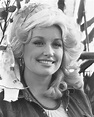 Sängerin Dolly Parton wird 75 - Dolly Parton lebt den amerikanischen ...