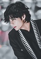 𝑻𝒂𝒆𝒉𝒚𝒖𝒏𝒈 (𝑩𝑻𝑺 𝑽) in 2020 | Bts v black hair, Kim taehyung wallpaper ...