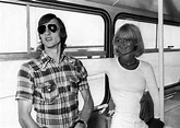 Cruyff junto a su esposa, Danny Coster, en el aeropuerto de El Prat (10 ...