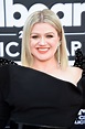 Kelly Clarkson Debuts Sleek Lob on the 2018 Billboard Music Awards Red ...