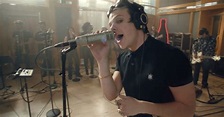 Watch: YUNGBLUD covers Primal Scream’s Movin’ On Up with… | Kerrang!