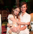 Milla Jovovich: su hija mayor, Ever Anderson, sigue sus pasos como ...