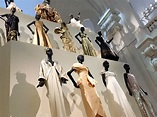 De las alfombras rojas y pasarelas al museo: 70 años de Christian Dior ...