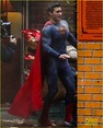 Tyler Hoechlin Looks Super Buff In New Super Suit On 'Superman & Lois ...